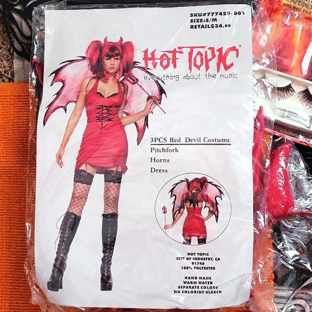 🎃 ACCESSORIES +HALLOWEEN NWT  Hot Topic- Sexy She-Devil costume